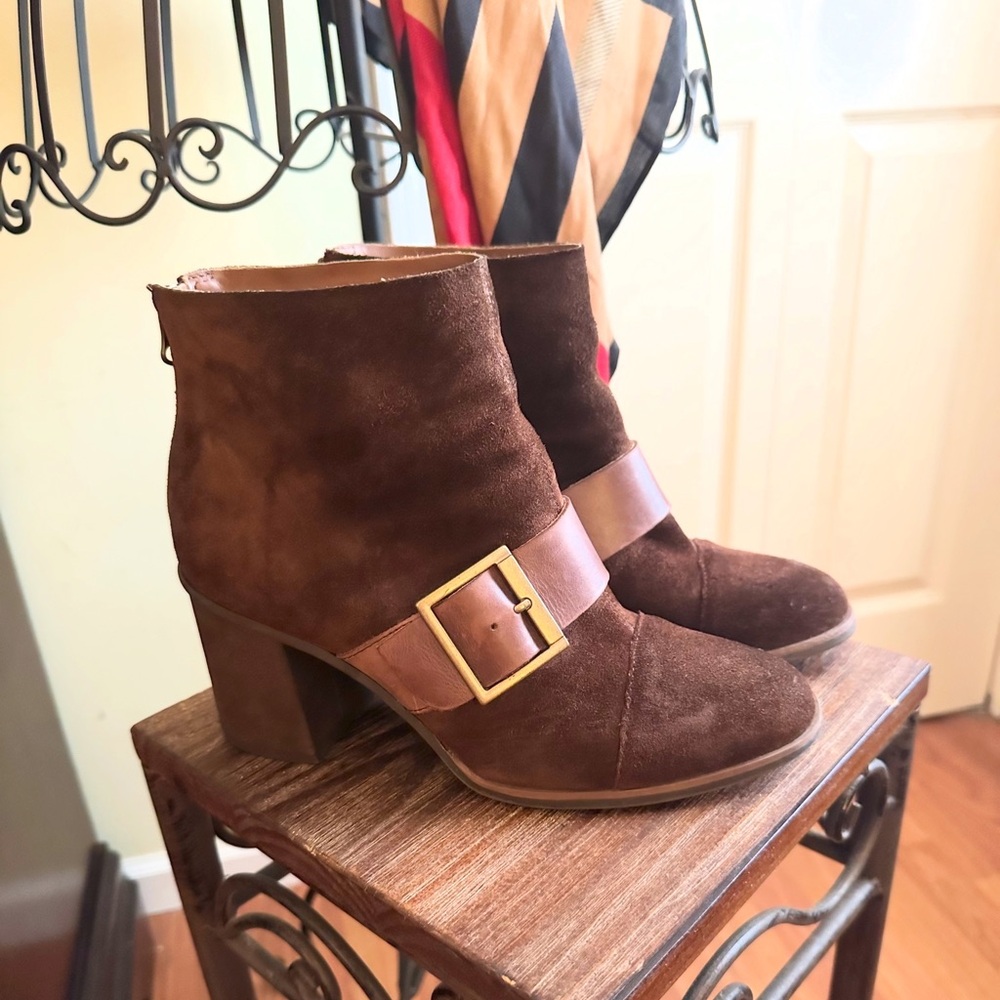 END OF YEAR SALE‼️
Kirk’s Suede Booties